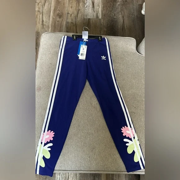 NWT Girls Adidas medium - Picture 1 of 3